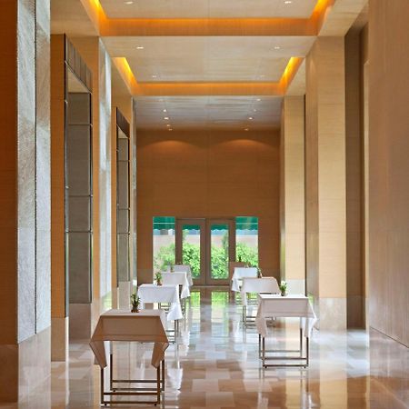래디슨 블루 호텔 암리차르 내부 사진 The restaurant at the hotel