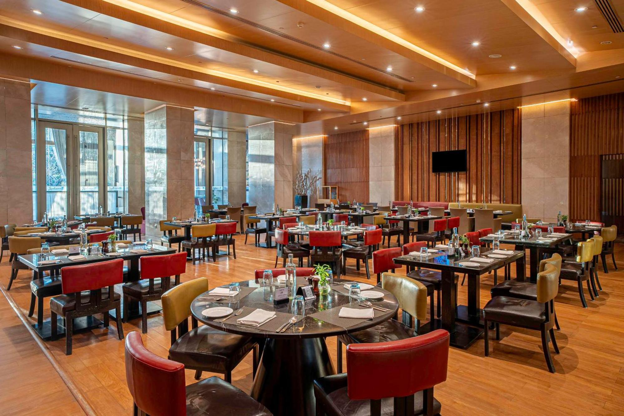 래디슨 블루 호텔 암리차르 외부 사진 The Park, Hyderabad