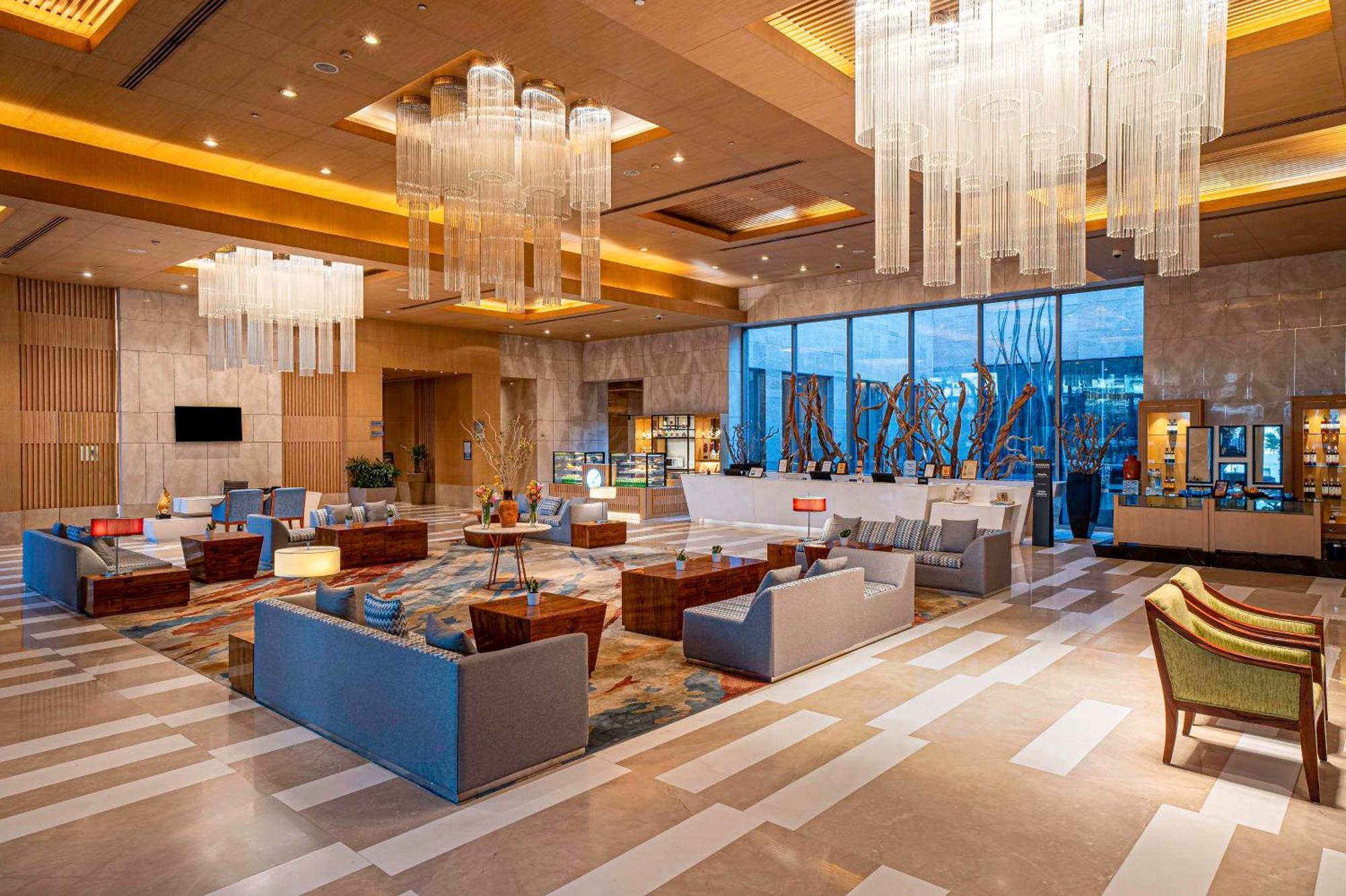 래디슨 블루 호텔 암리차르 외부 사진 The lobby of the hotel