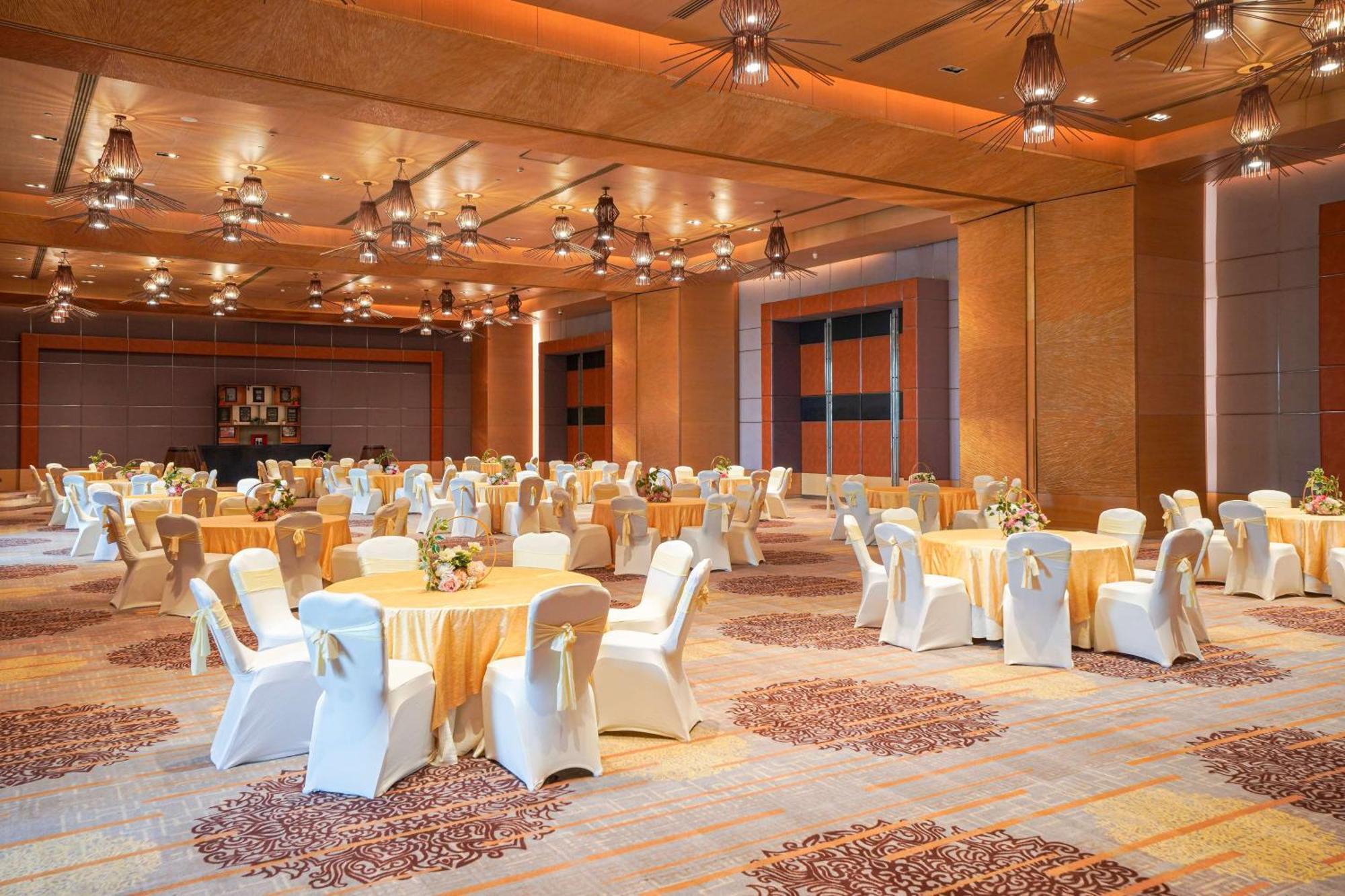 래디슨 블루 호텔 암리차르 외부 사진 The Grand Ballroom